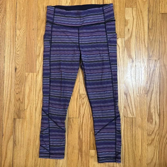 Lululemon sz 6 Pace Rival Crop
Space Dye Twist Ultra Violet Multi / Naval Blue - Picture 2 of 14